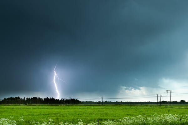 Blixt sommaroväder